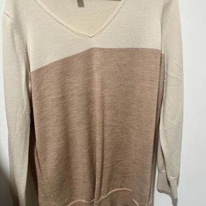 Ann Taylor preowned im vguc V-Neck Color Block Sweater